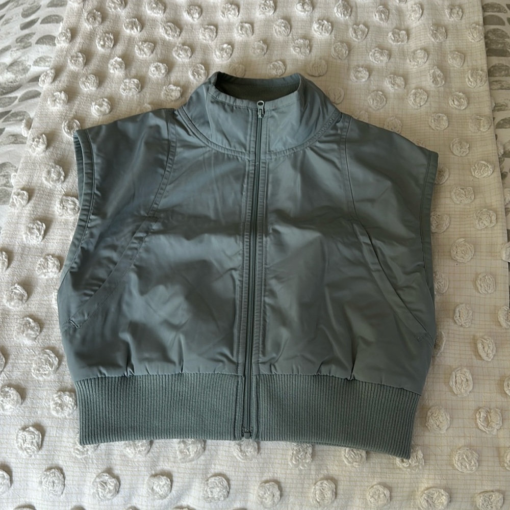 ALO Crop Vest